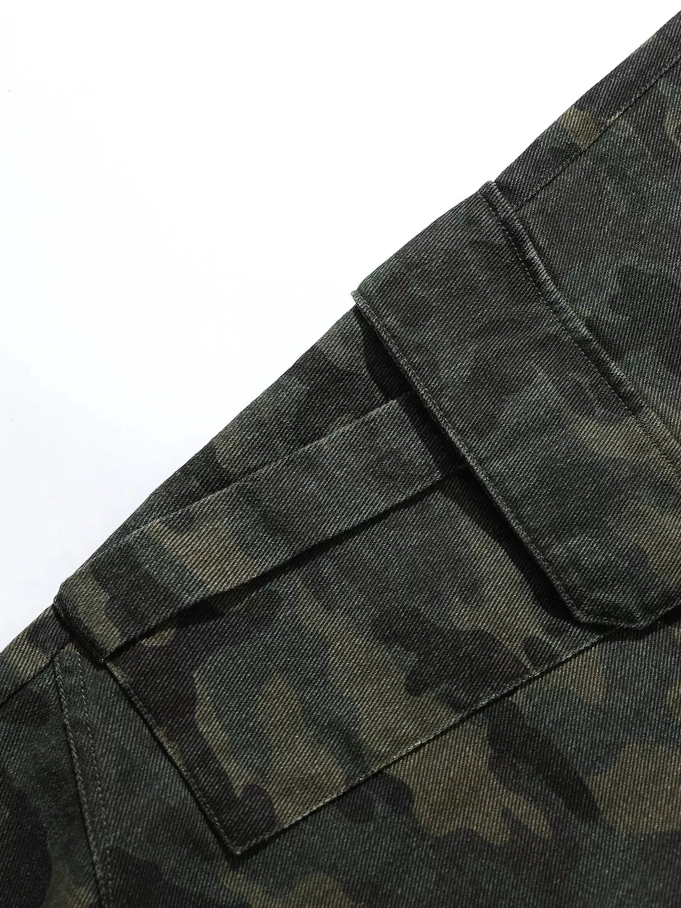 Men's Camouflage Cargo Capris by Trendsi