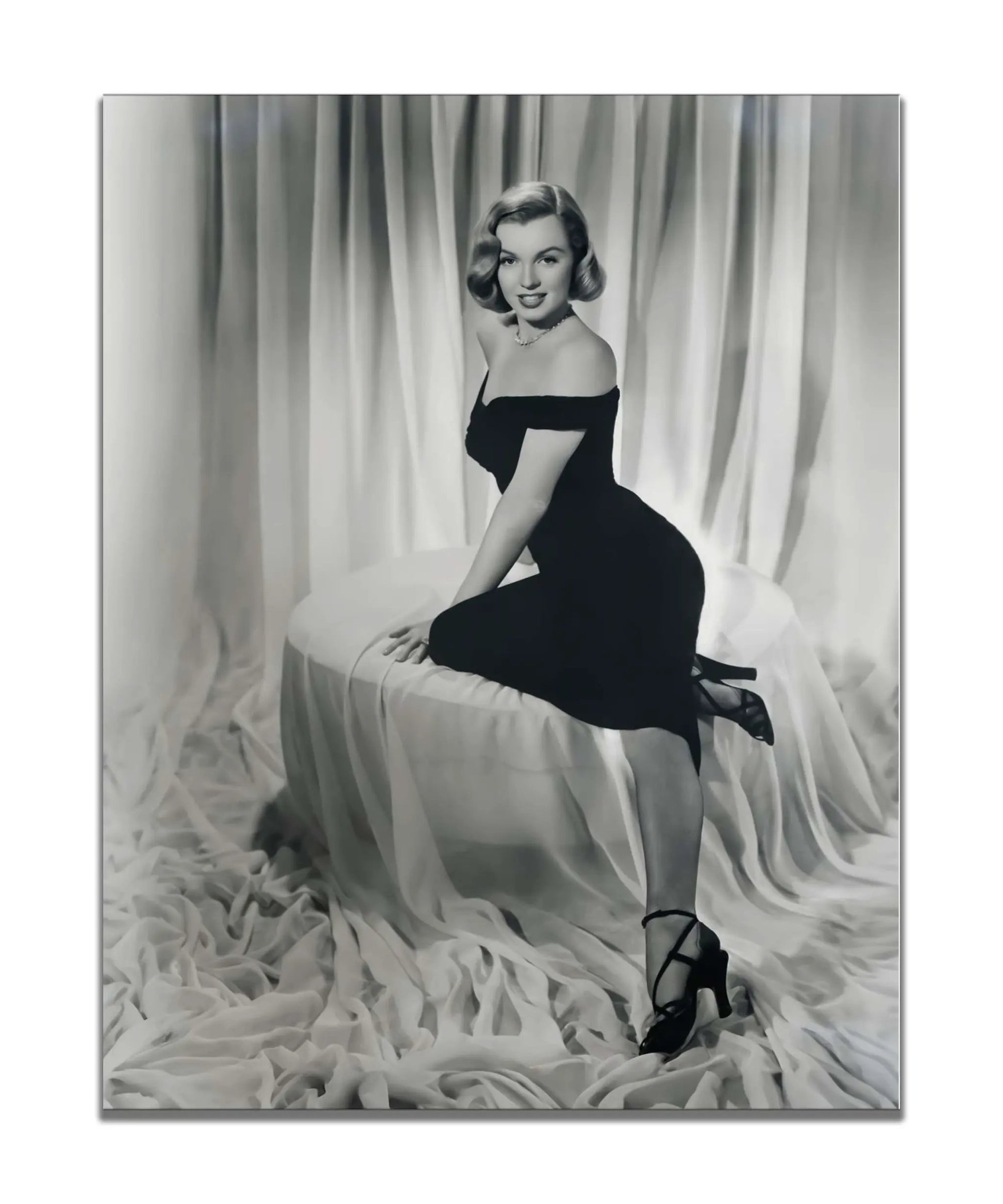 Wall Art-Marilyn in the room- Canvas Print by Gtaart.ca