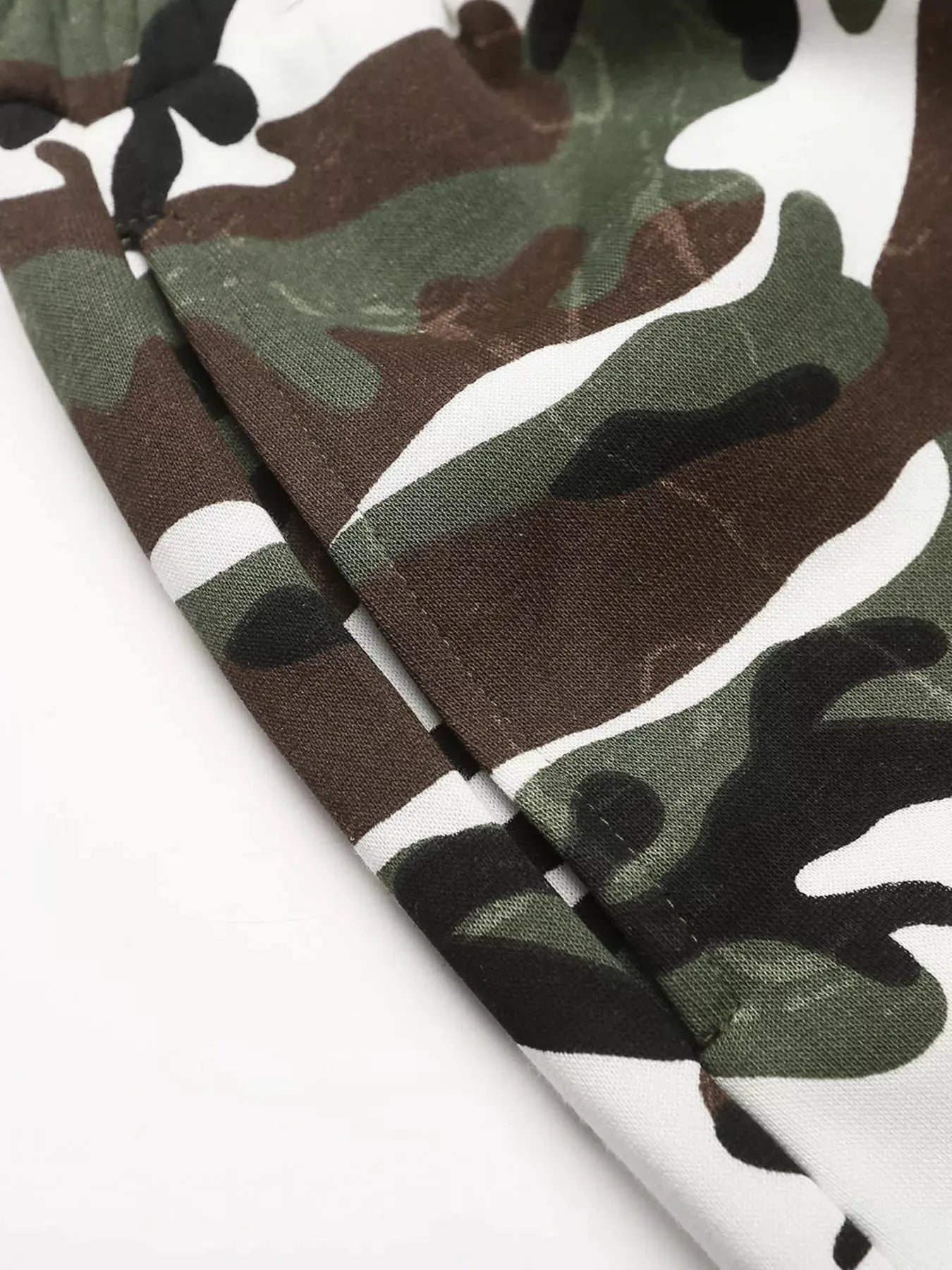 Men's Camouflage Print Capris by Trendsi