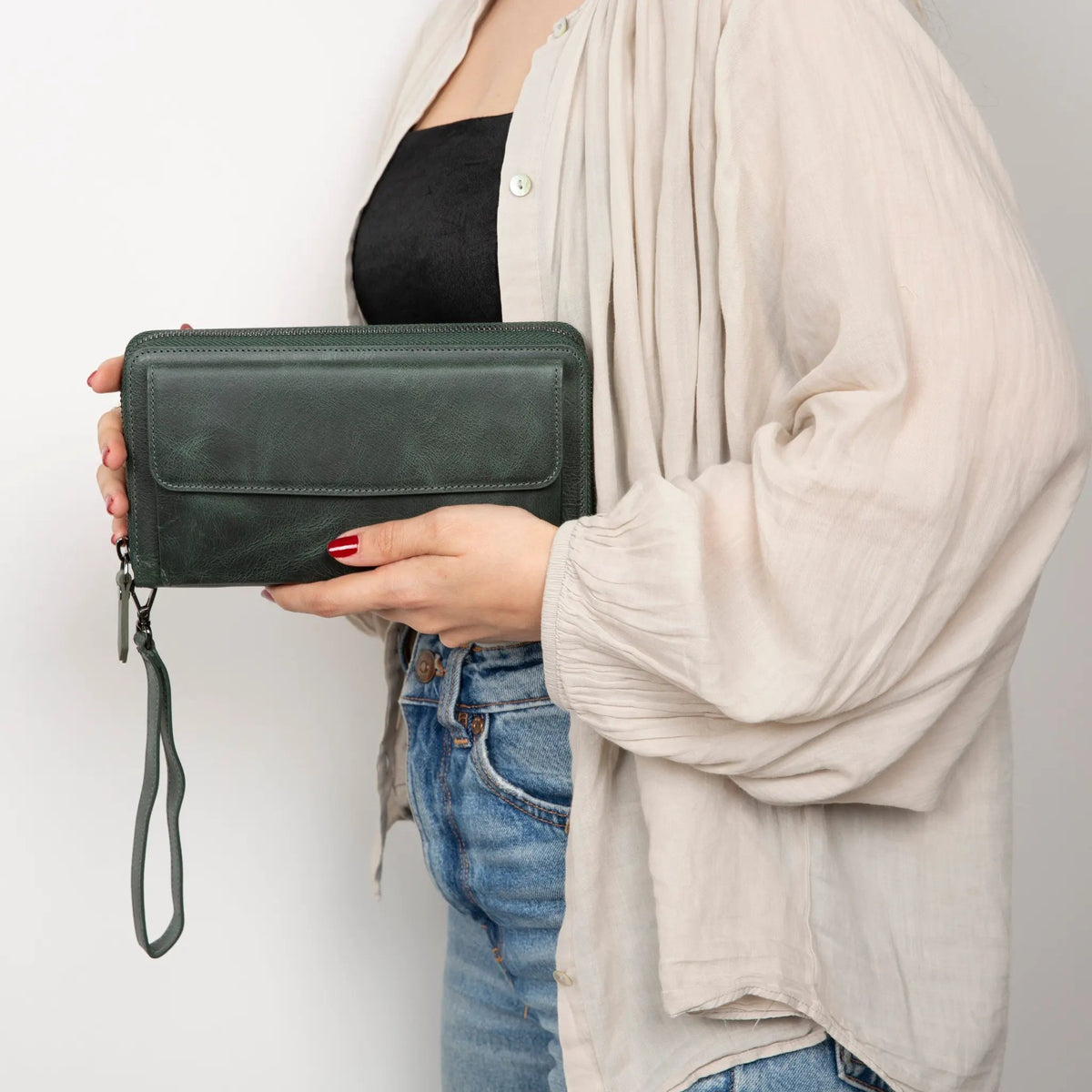 Anchorage Leather Wallet – Phone Holder & 12 Card Slots by TORONATA