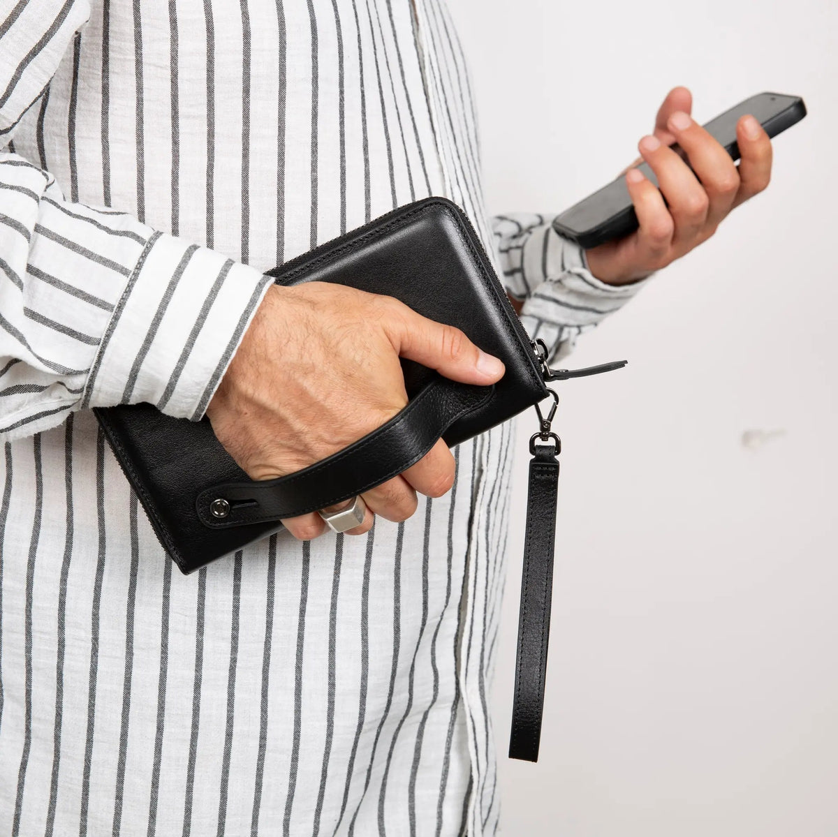 Anchorage Leather Wallet – Phone Holder & 12 Card Slots by TORONATA