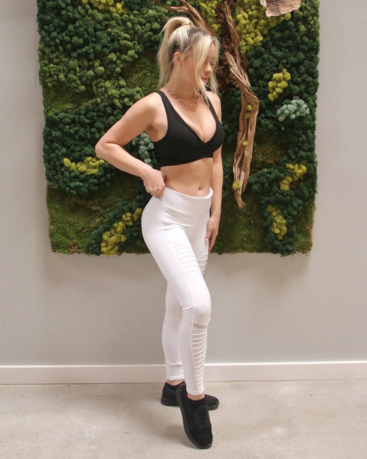 Athletique Low-Waisted Ribbed Leggings With Hidden Pocket and Mesh Panels - White by Savoy Active