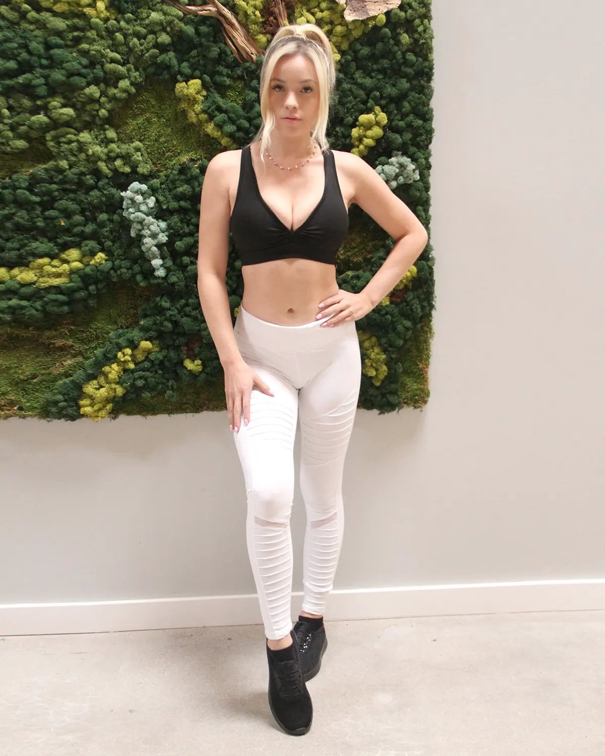 Athletique Low-Waisted Ribbed Leggings With Hidden Pocket and Mesh Panels - White by Savoy Active