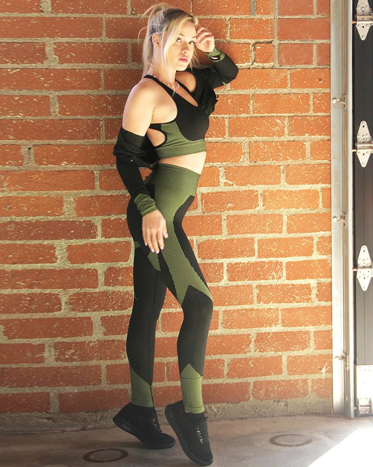 Trois Seamless Legging - Black With Green by Savoy Active
