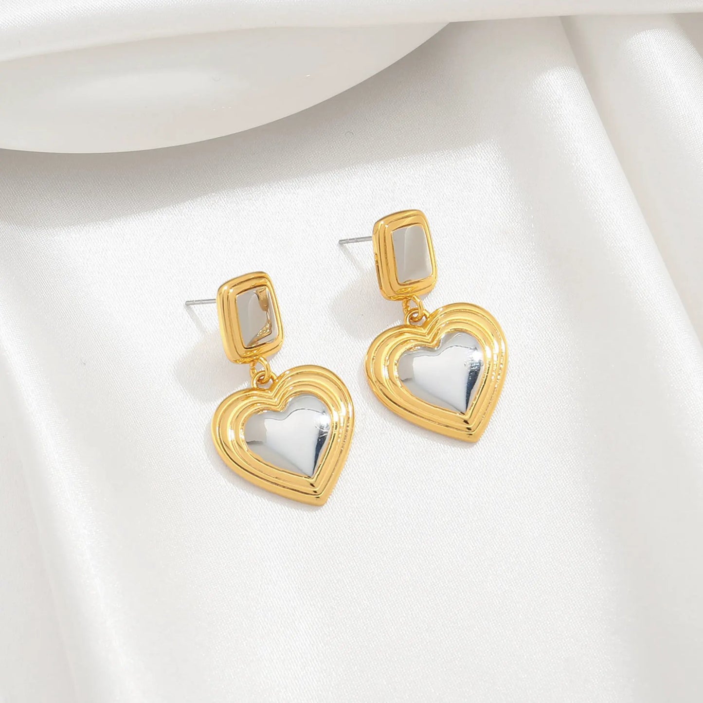 Light luxury fashion two tone earrings with a high-end feel, heart-shaped earrings with a heart shape, retro palace style peach heart earrings by Dropsure