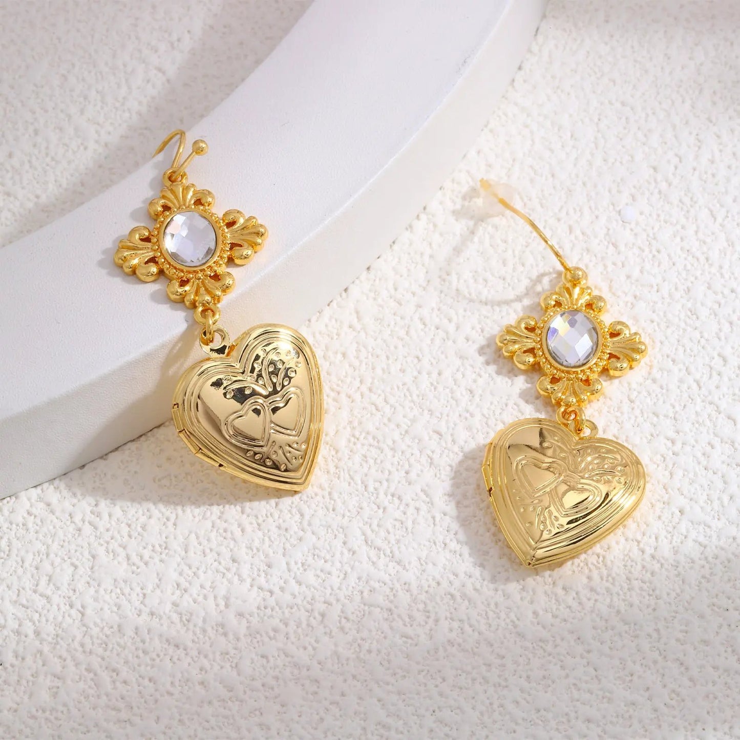 Palace retro temperament earrings, Spring and Autumn fashion peach heart earrings, high-end earrings, French earrings by Dropsure