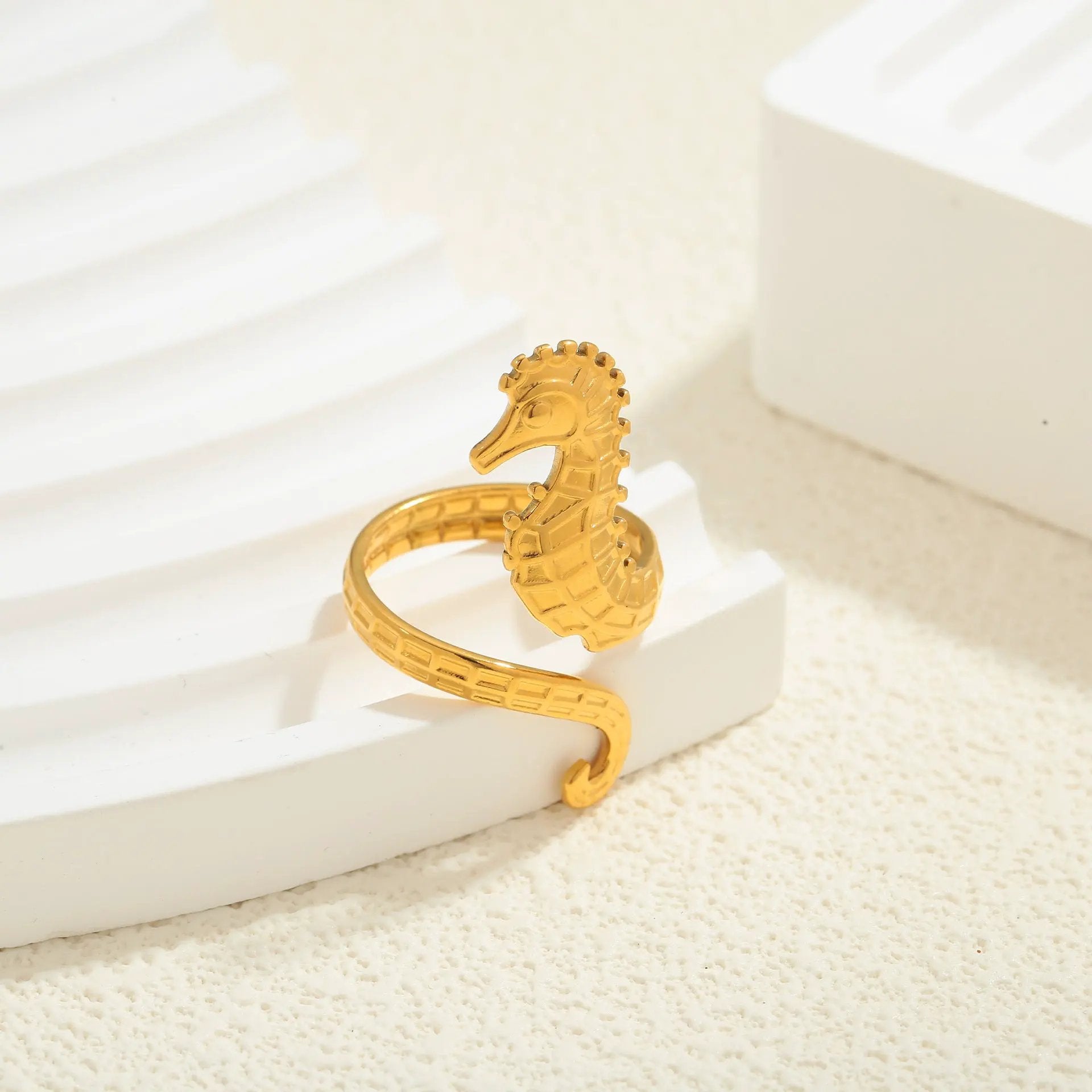 European and American InS-style jewelry rings and bracelets, 18K gold seahorse rings, simple, light luxury and high-end jewelry by Dropsure