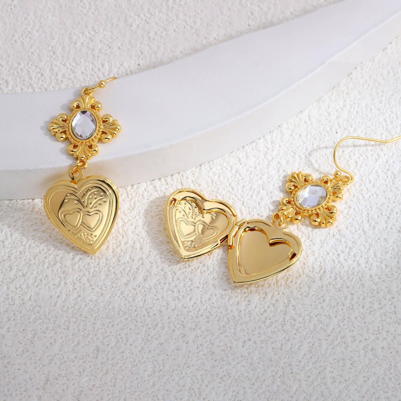 Palace retro temperament earrings, Spring and Autumn fashion peach heart earrings, high-end earrings, French earrings by Dropsure