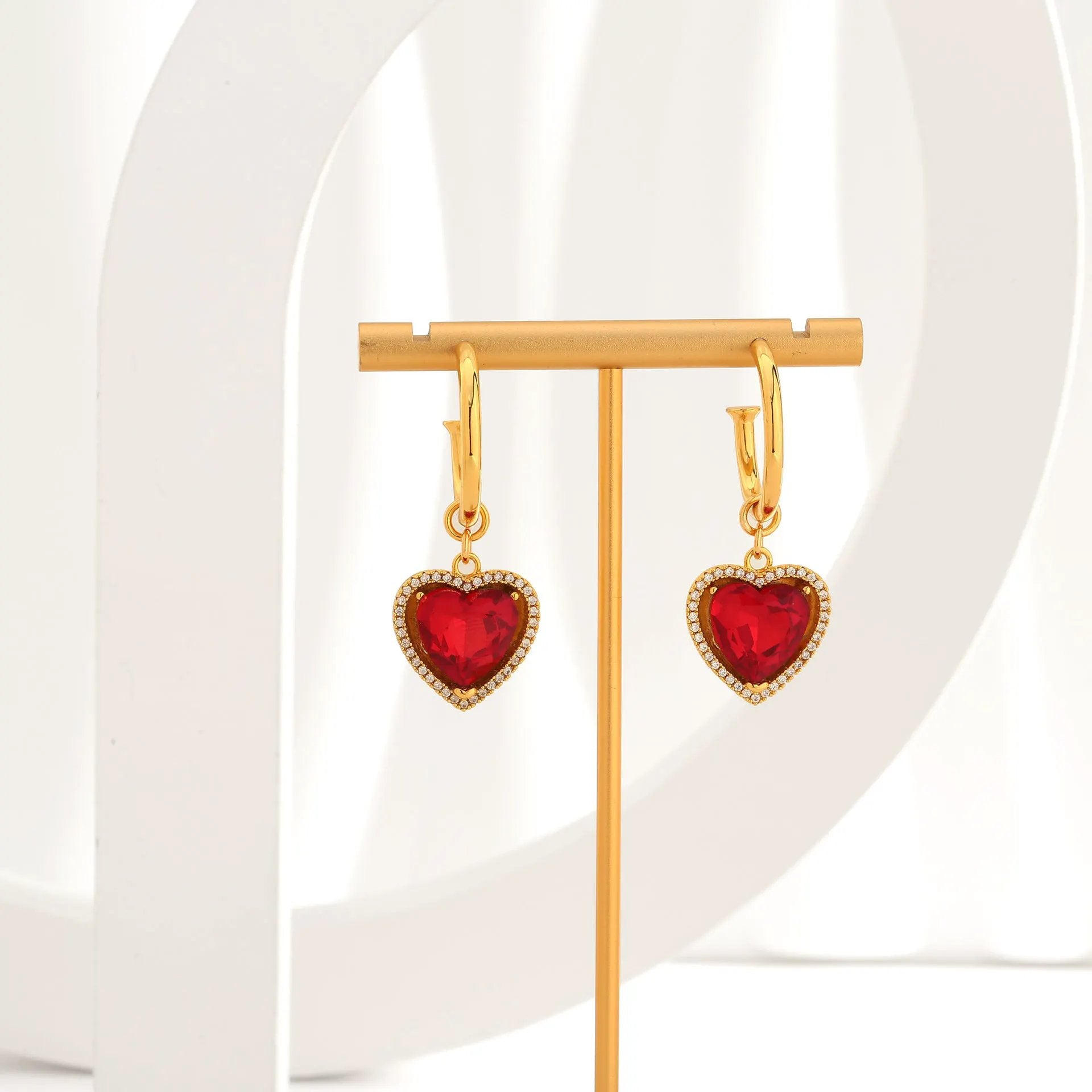 Light luxury retro red heart-shaped earrings, Herben-style noble lady's high-end and elegant ear rings, heart-shaped zircon earrings by Dropsure