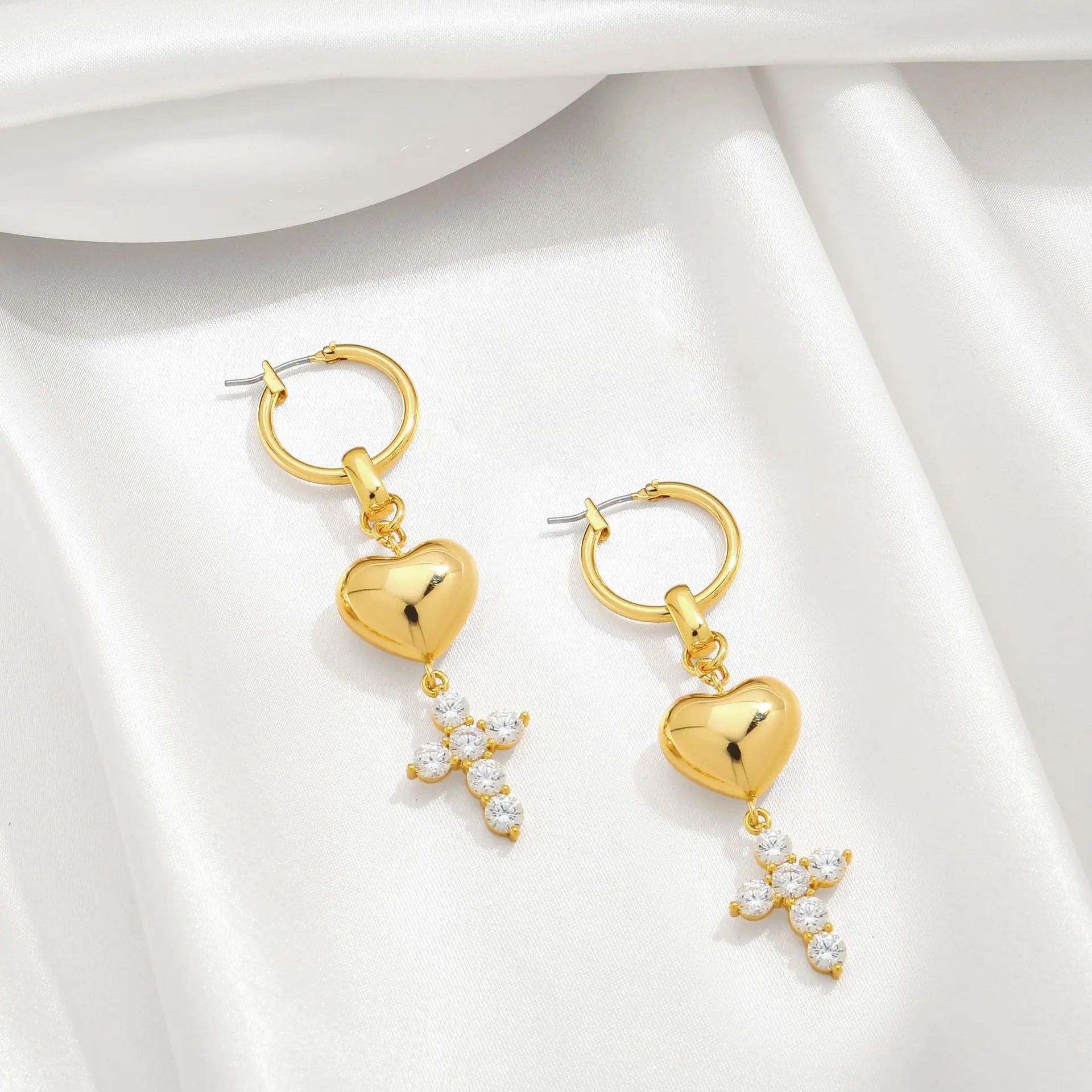 Fashionable heart-shaped ear buckle French retro sweet heart-shaped cross earrings, niche zircon light luxury high-end earrings by Dropsure