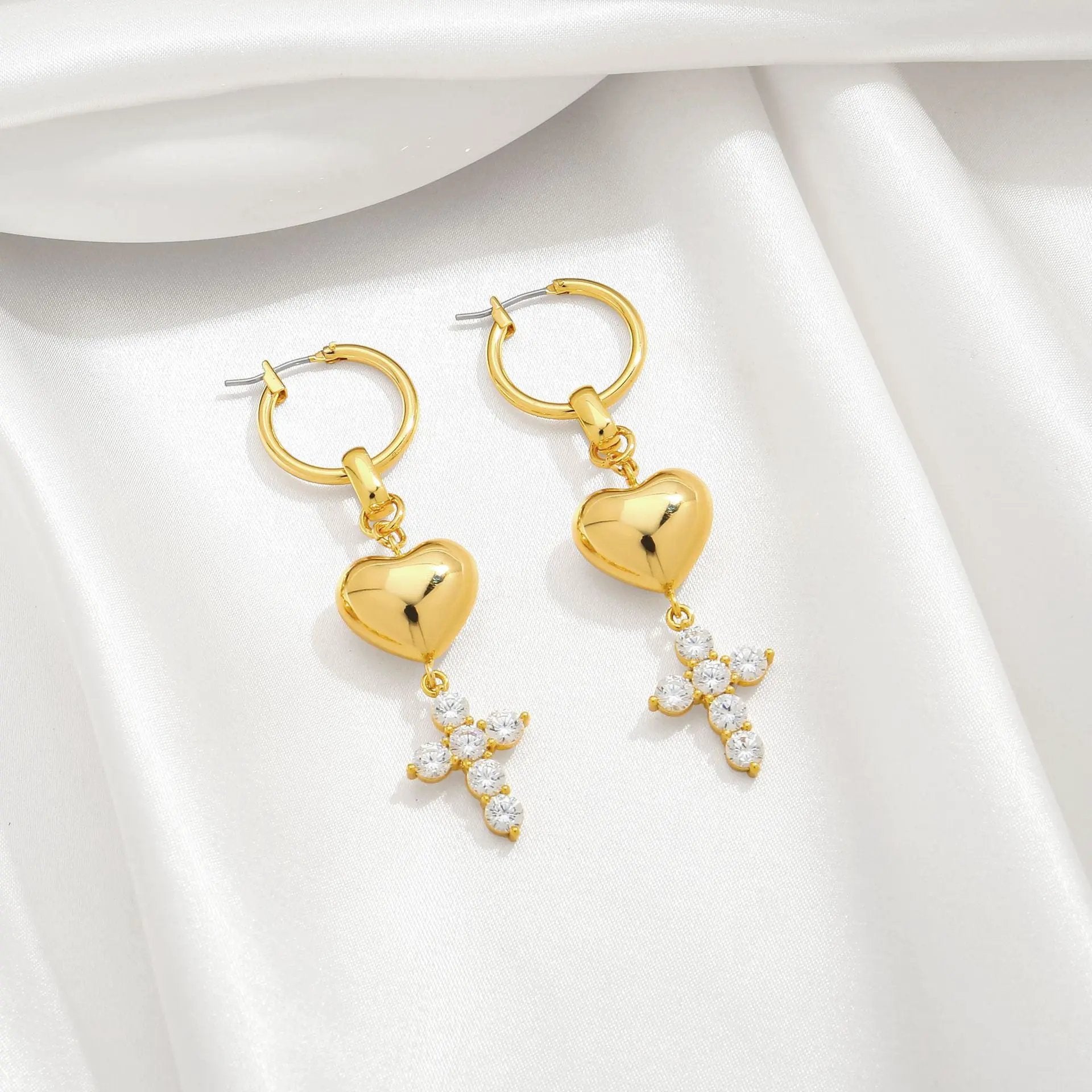 Fashionable heart-shaped ear buckle French retro sweet heart-shaped cross earrings, niche zircon light luxury high-end earrings by Dropsure