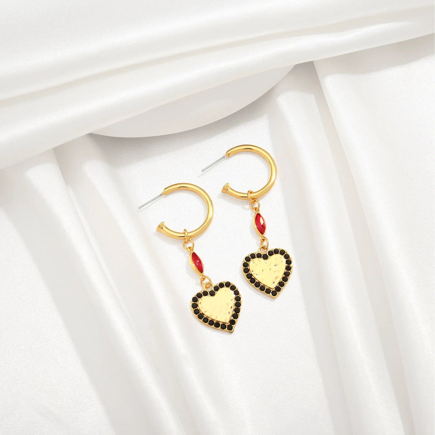 Retro black heart-shaped earrings, European and American minimalist red heart-shaped gold earrings, diamond studded high-end earrings by Dropsure