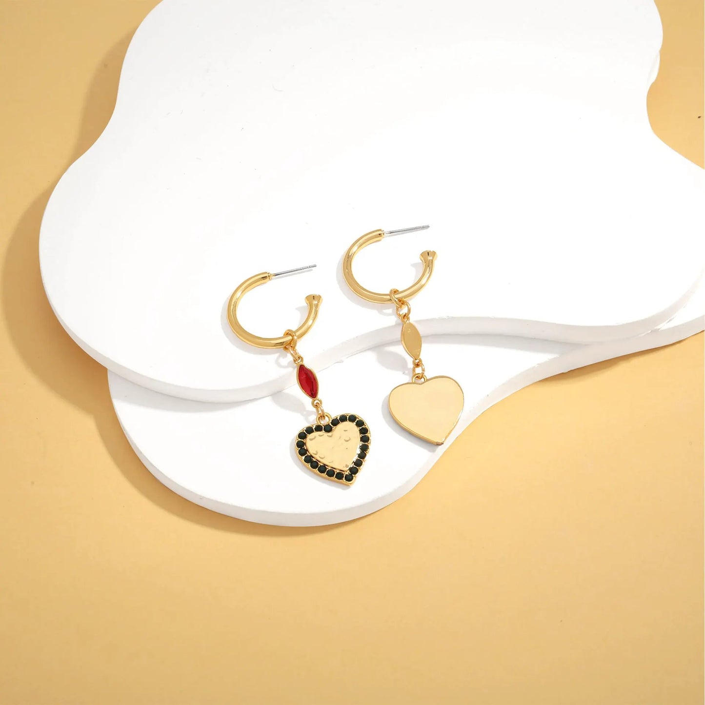 Retro black heart-shaped earrings, European and American minimalist red heart-shaped gold earrings, diamond studded high-end earrings by Dropsure