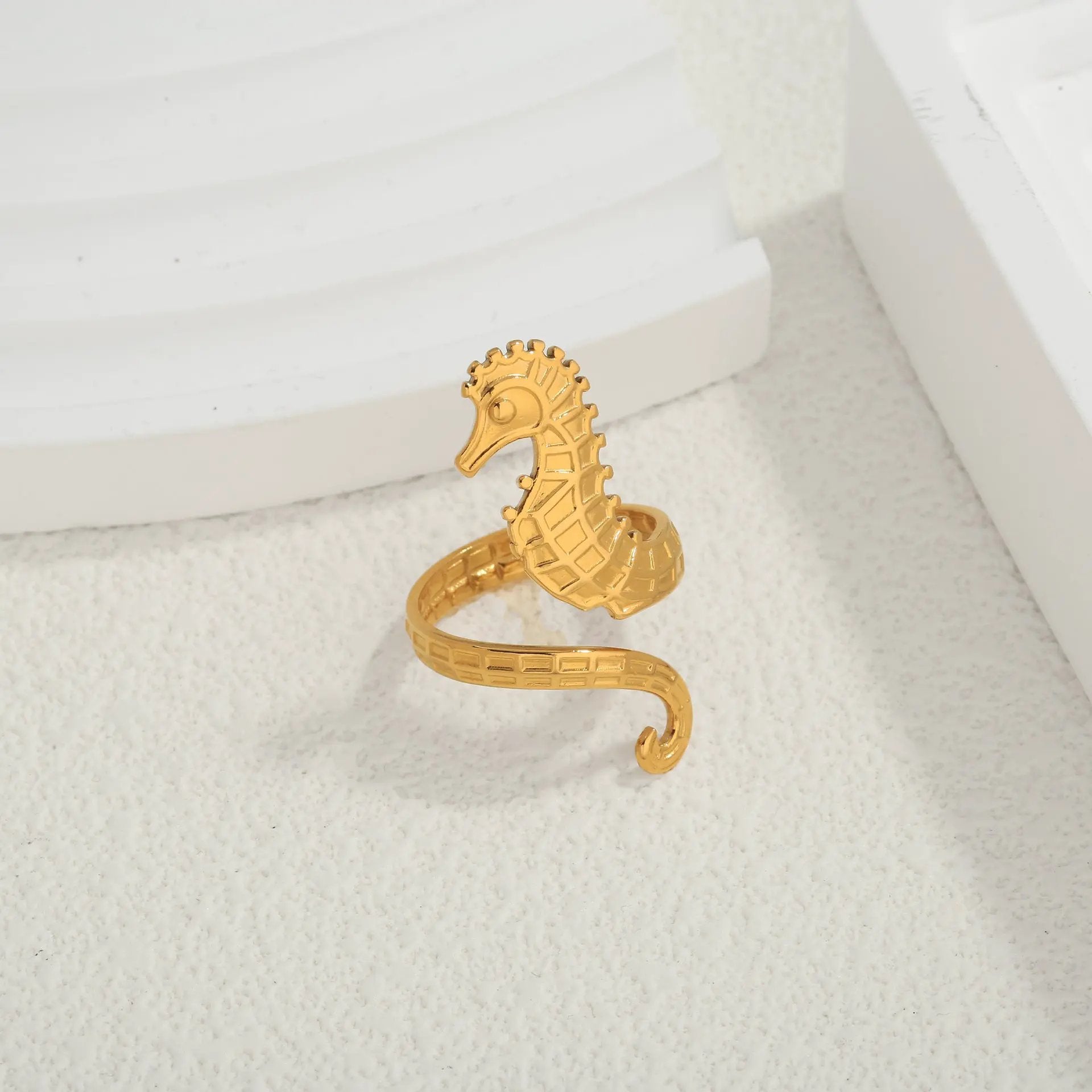 European and American InS-style jewelry rings and bracelets, 18K gold seahorse rings, simple, light luxury and high-end jewelry by Dropsure