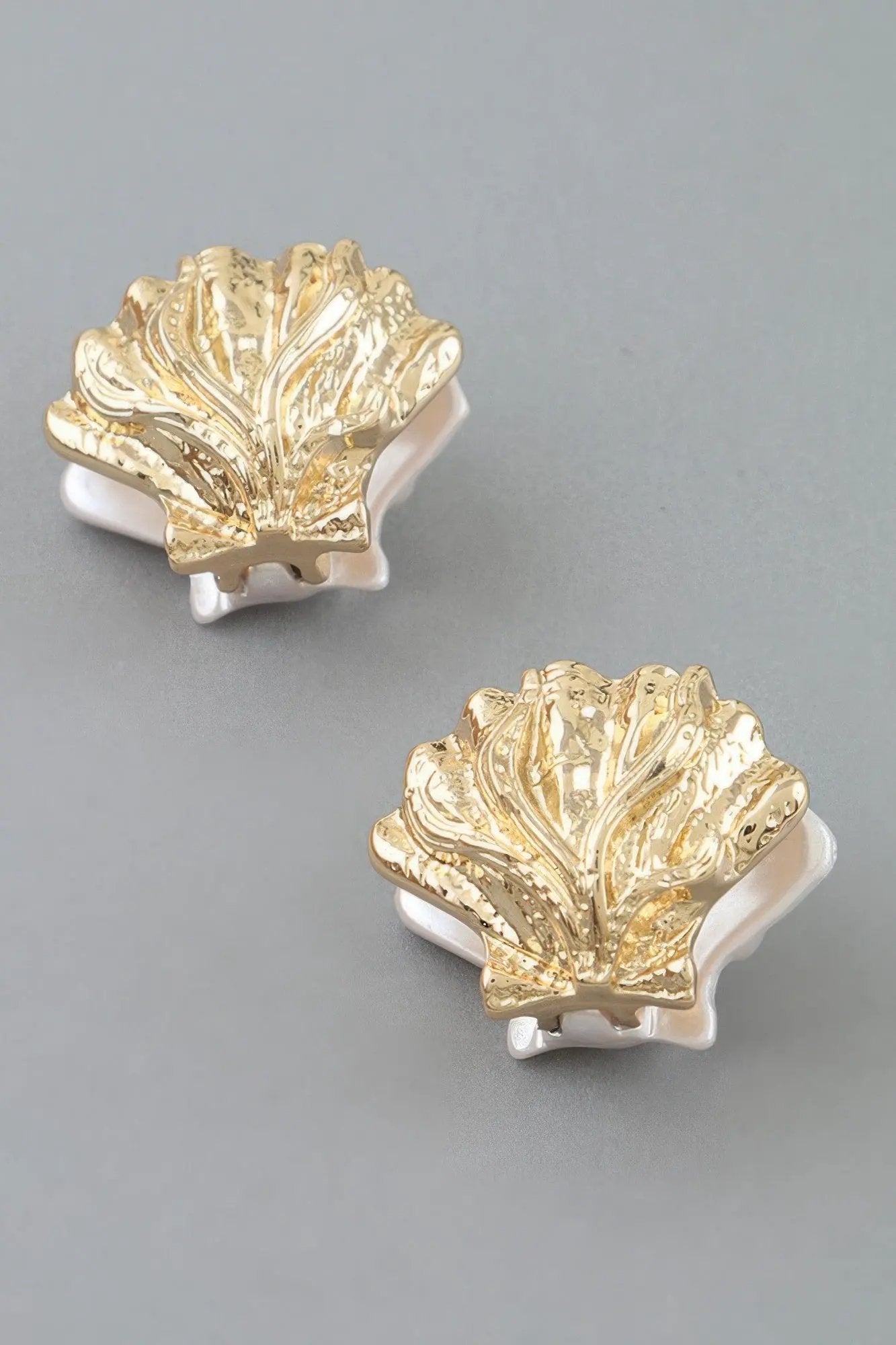 Women's Earrings Studs Clamshell BYMANYC ® New York HAMPTONS CLAMSHELL - New Collection by BYMANYC New York