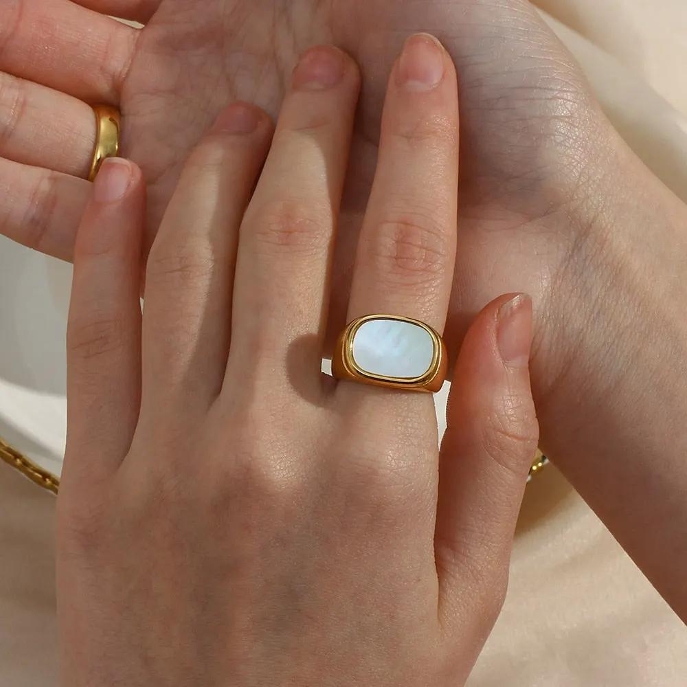 WOMEN'S RING • new collection FIFTH AVE Shell BYMANYC ® New York by BYMANYC ® New York