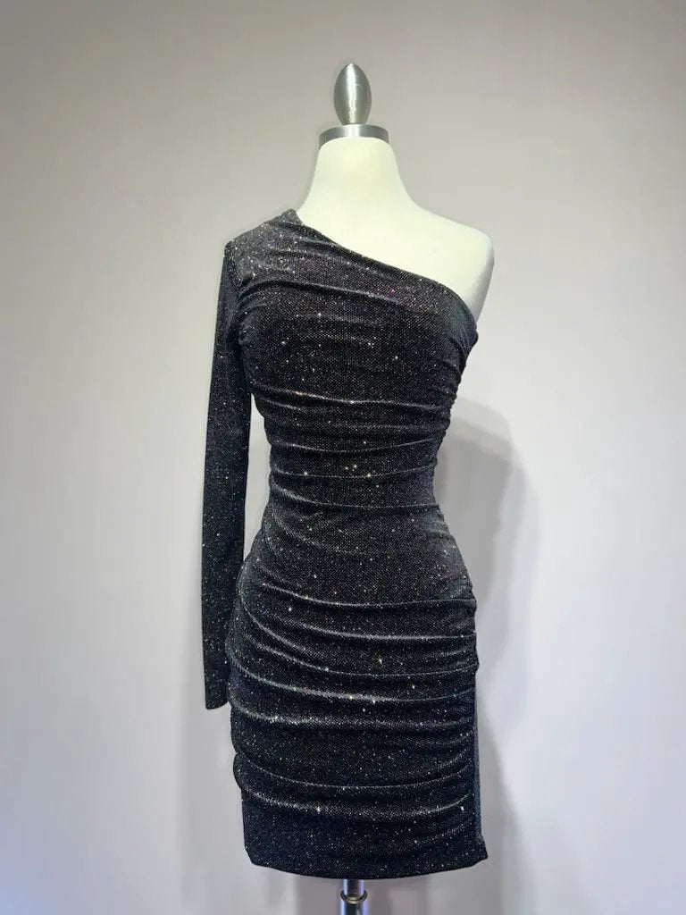 Asymmetrical dress with a long sleeve by Partner Label