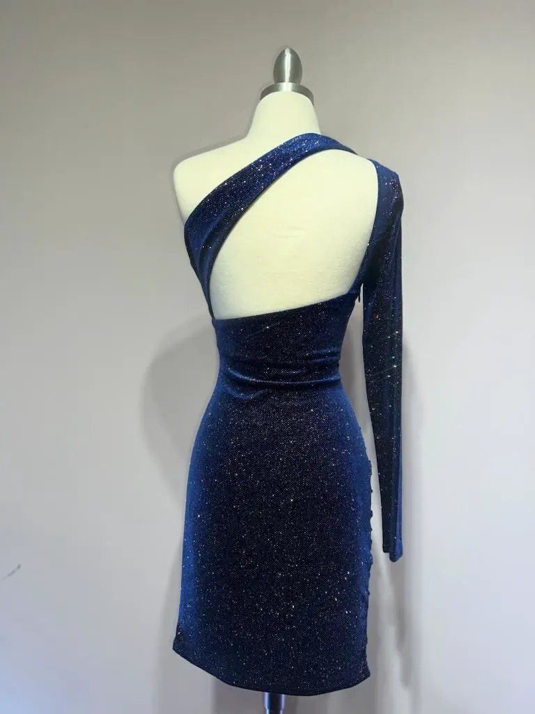 Asymmetrical dress with a long sleeve by Partner Label