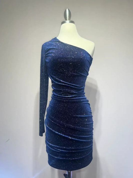 Asymmetrical dress with a long sleeve by Partner Label