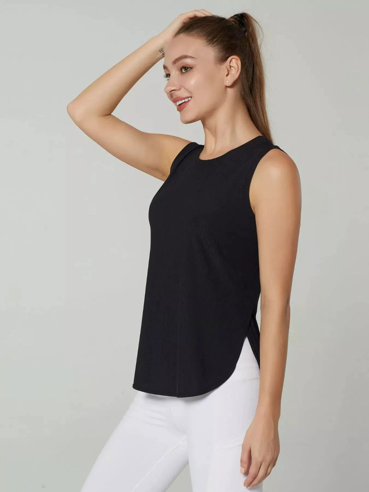 Lightweight Ribbed Active Tank by Trendsi