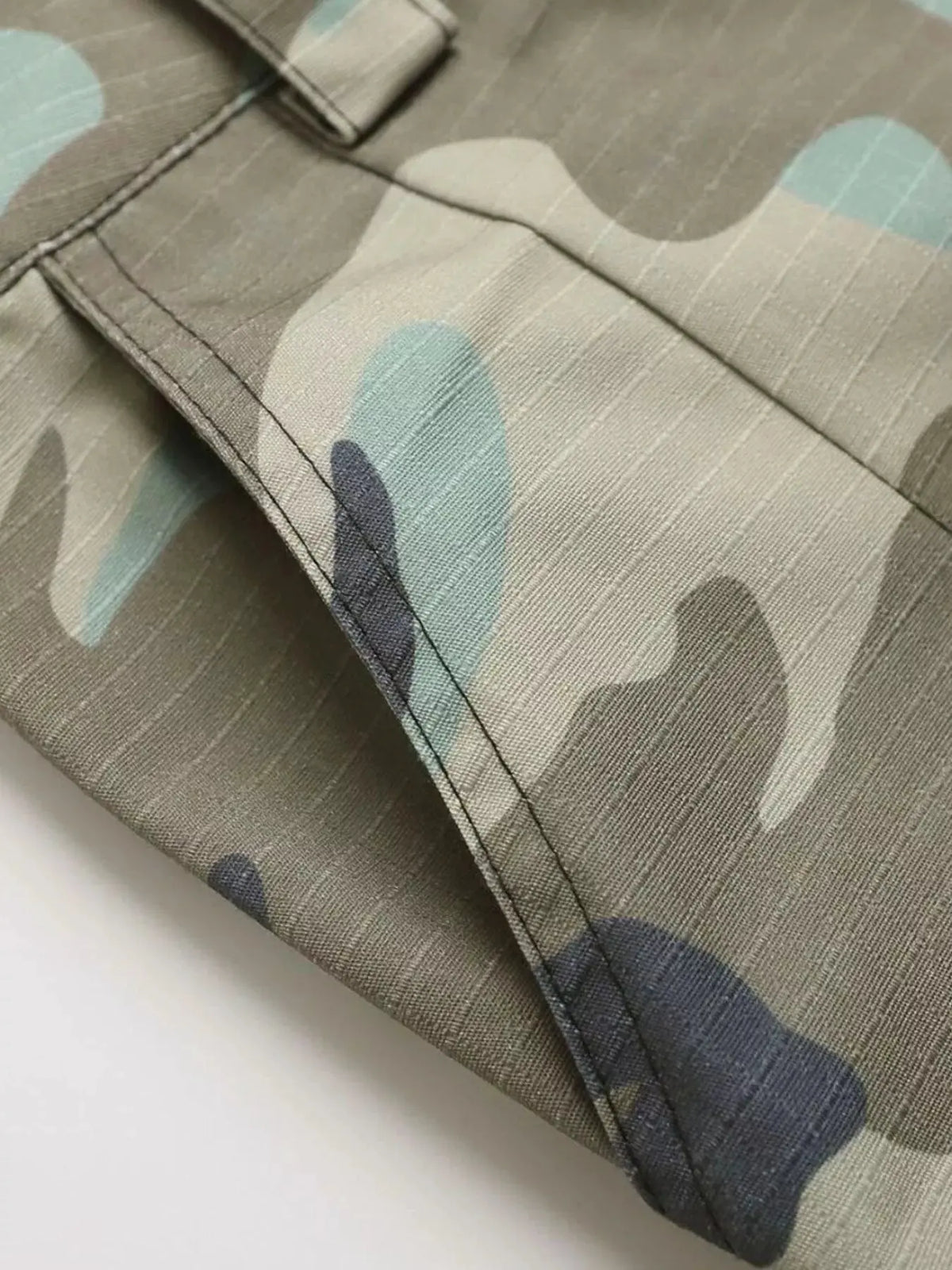 Men's Star Camouflage Cargo Capris by Trendsi