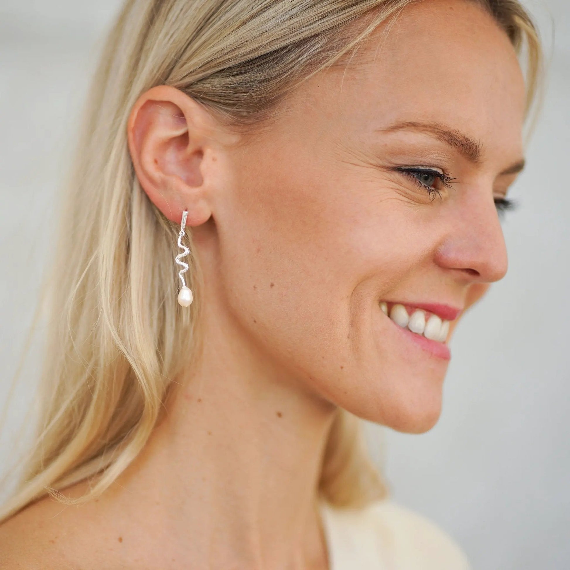 Earrings Wave - Wave Design Earrings by La Moda Me
