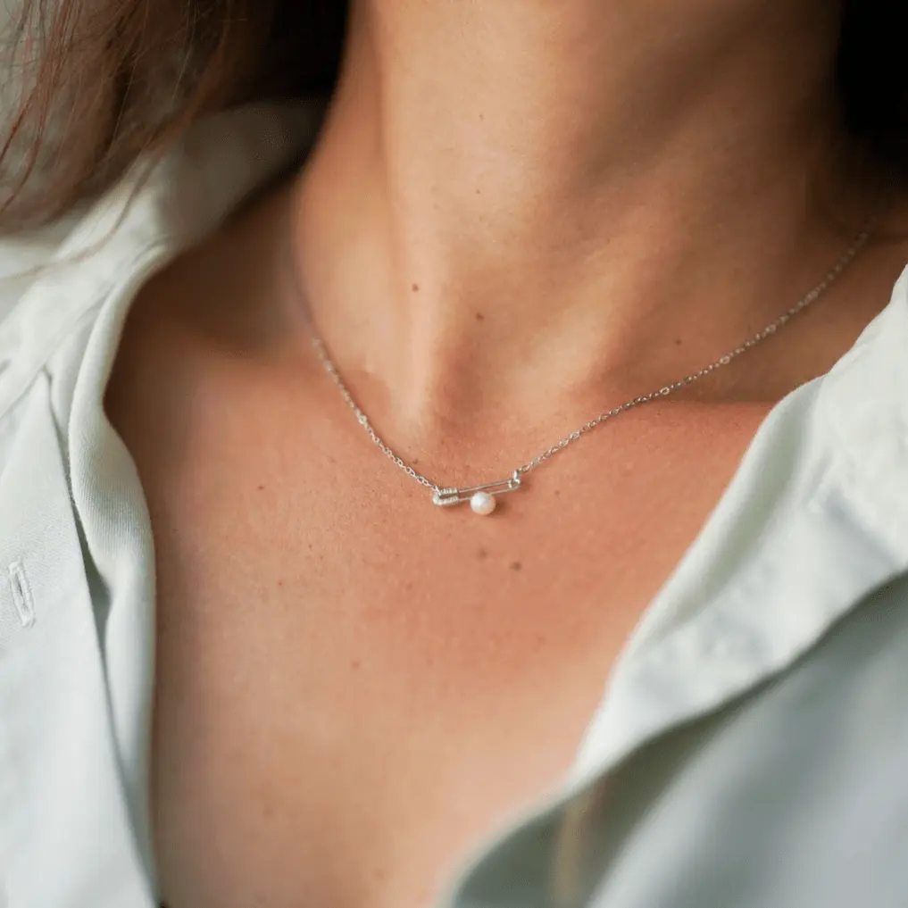 Necklace Pin by La Moda Me