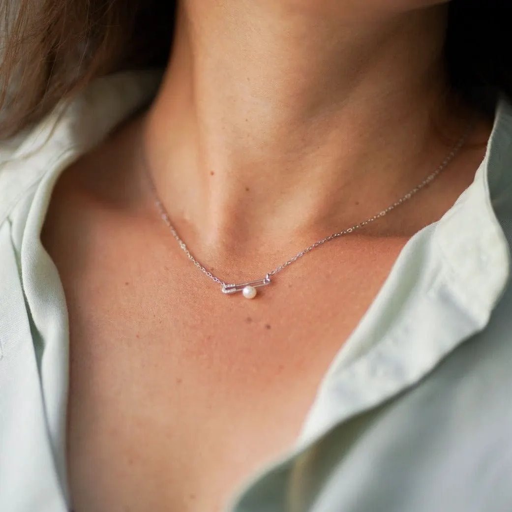 Necklace Pin by La Moda Me