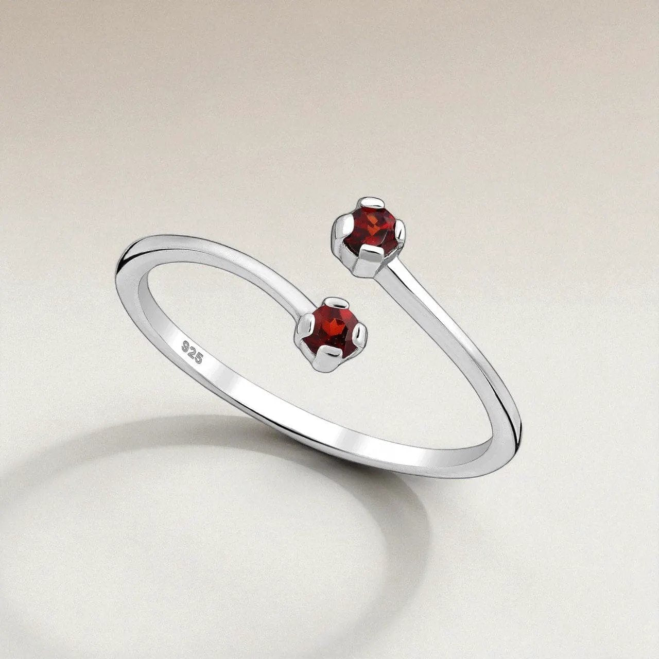 Ring Blossom - Sterling Silver Garnet & Peridot Adjustable Ring by La Moda Me