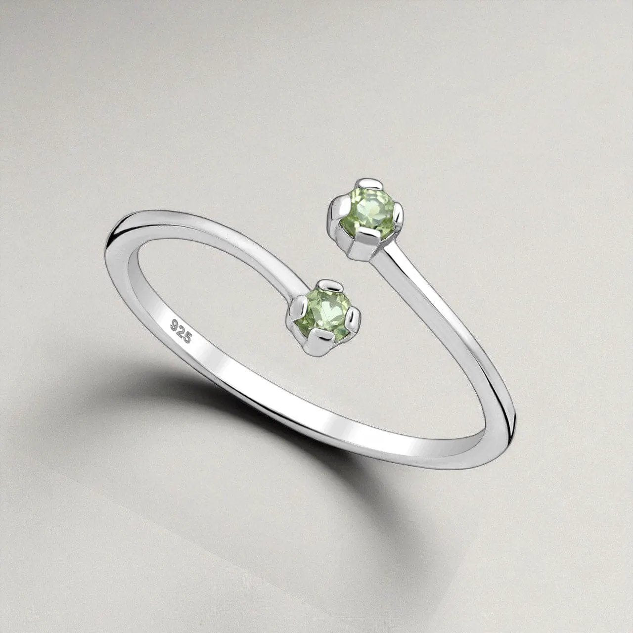 Ring Blossom - Sterling Silver Garnet & Peridot Adjustable Ring by La Moda Me