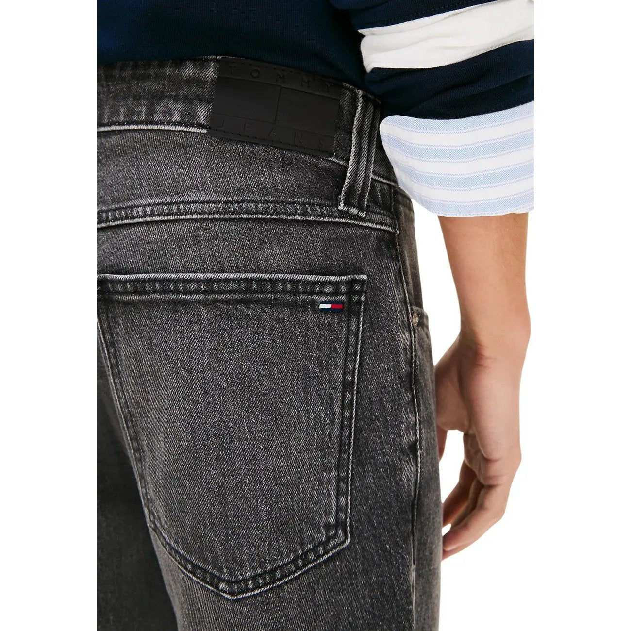 Tommy Hilfiger Jeans - Tommy Hilfiger Jeans Men Shorts by Tommy Hilfiger Jeans